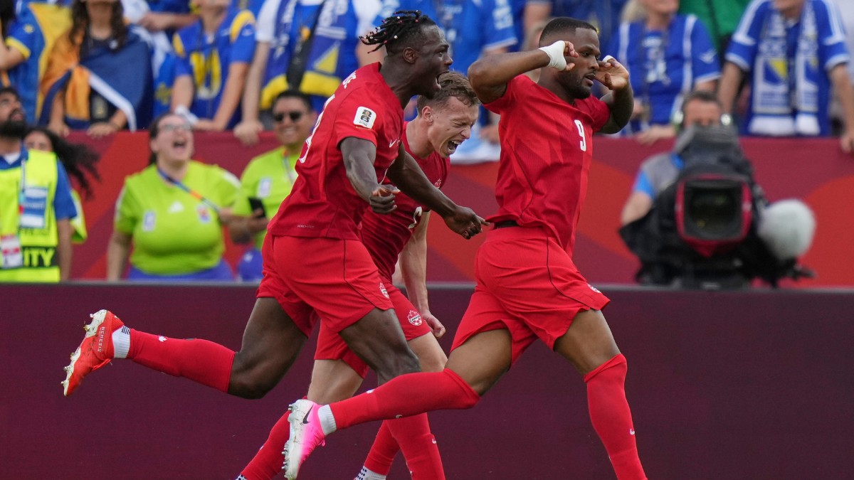 canada-football-team-1781803807.jpg