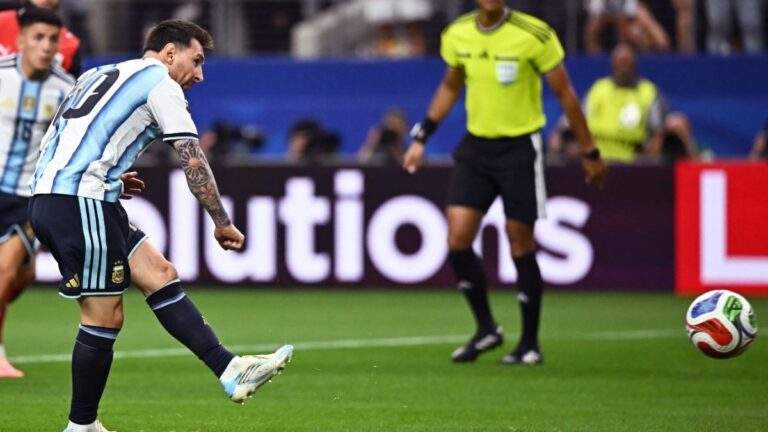 messi-penaltymiss-wc-1782159910.jpg