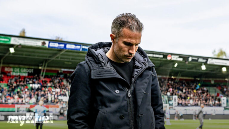 van-persie-sacked-1780863139672-1200x675.jpg