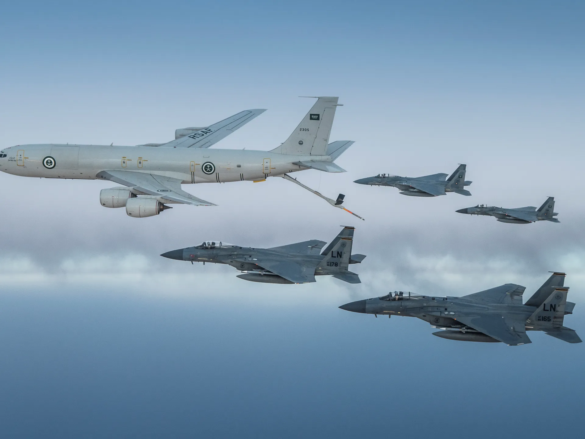 2019-06-16T174211Z_387422758_RC18C8084F30_RTRMADP_3_MIDEAST-ATTACKS-1784644895.jpg