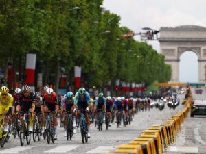 2025-07-27T163138Z_575175315_UP1EL7R19WOZA_RTRMADP_3_CYCLING-FRANCE-1785049644.jpg