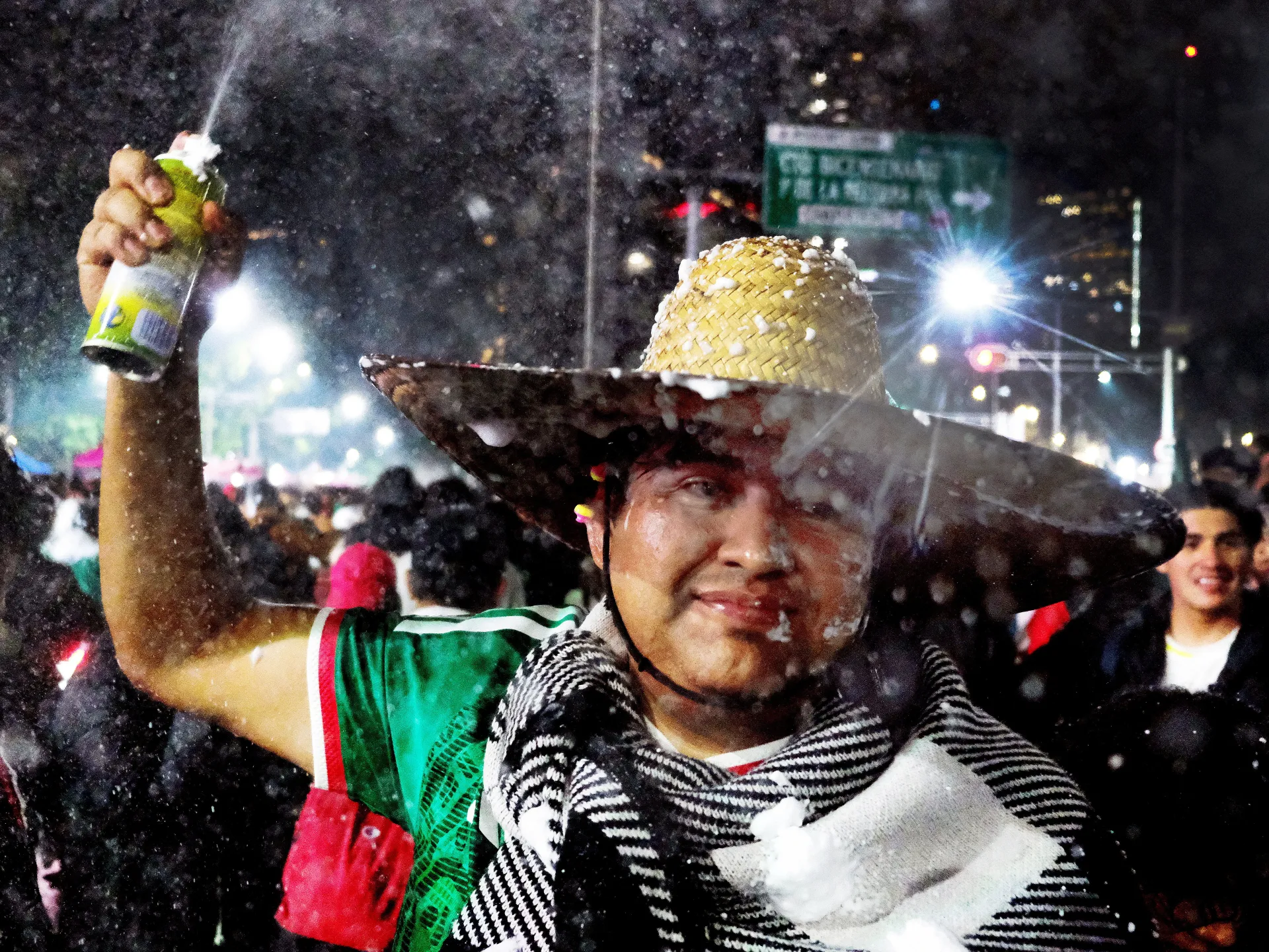 2026-07-01T062836Z_65263862_RC2M4MASH1Q4_RTRMADP_3_SOCCER-WORLDCUP-MEX-ECU-FANS-MEXICOCITY-178289559.webp