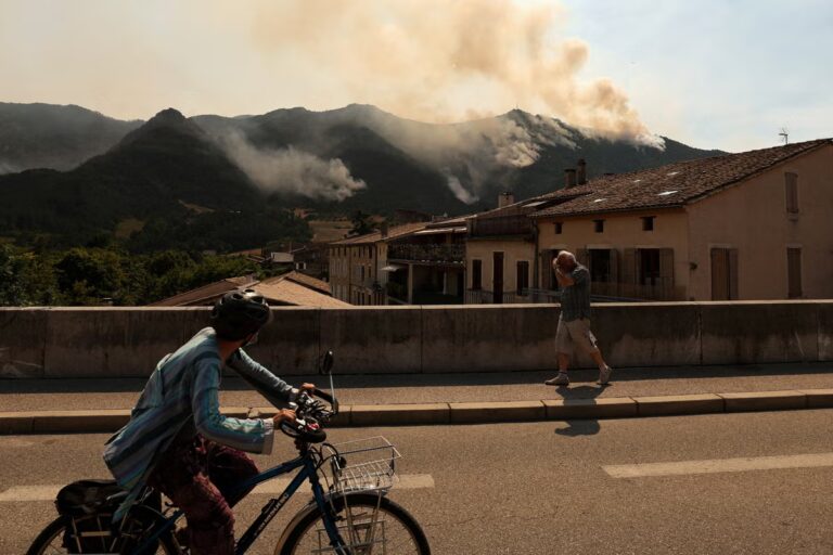 2026-07-09T152106Z_1269840792_RC2FAMA794RG_RTRMADP_3_EUROPE-WEATHER-FRANCE-WILDFIRE.JPG
