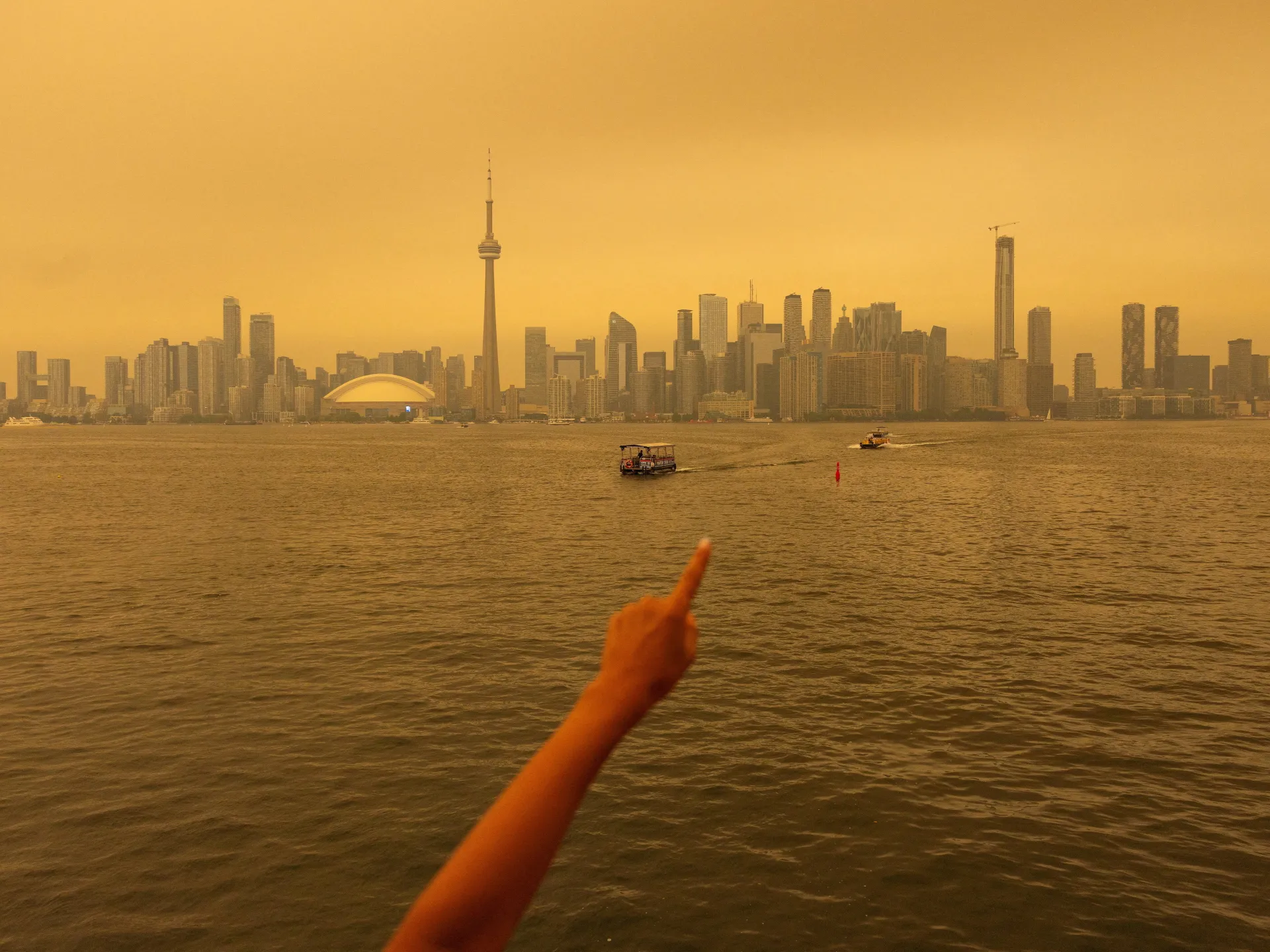 2026-07-15T212730Z_370708064_RC2JEMAMC4YR_RTRMADP_3_CANADA-WILDFIRES-1784162707.jpg