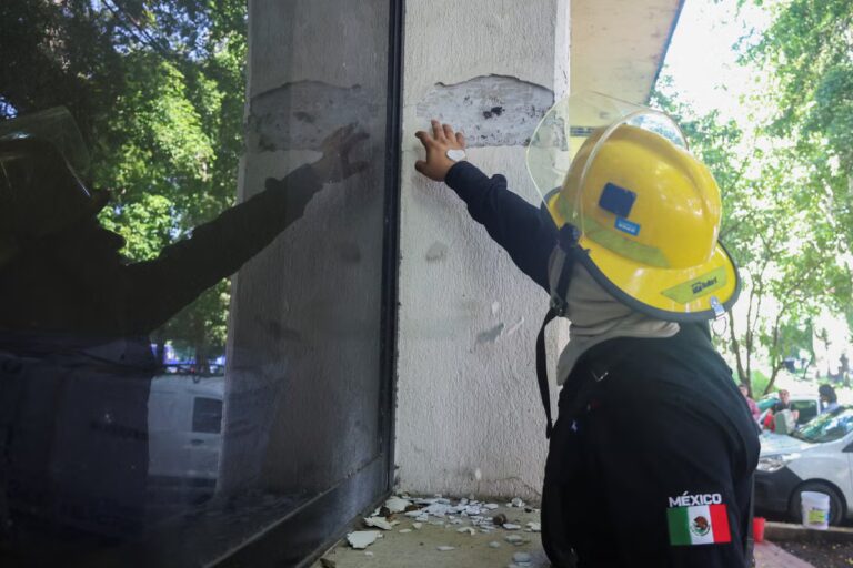 2026-07-17T174640Z_414173986_RC2TFMA9WA8C_RTRMADP_3_MEXICO-QUAKE.JPG
