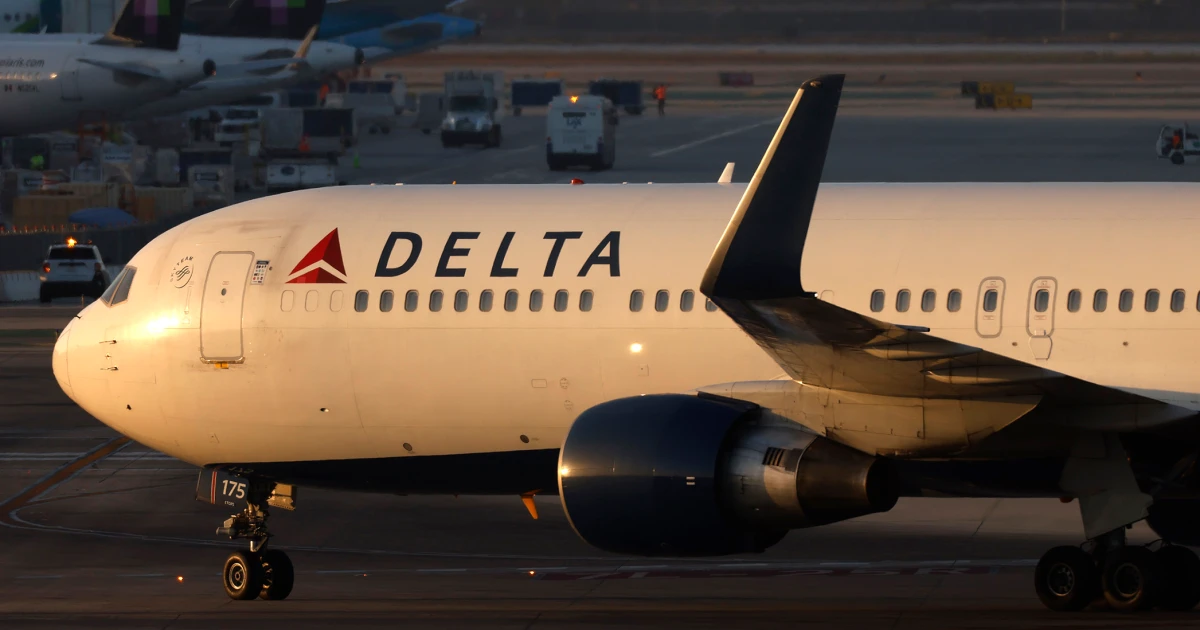 250710-Delta-plane-aa-1202-51075a.jpg