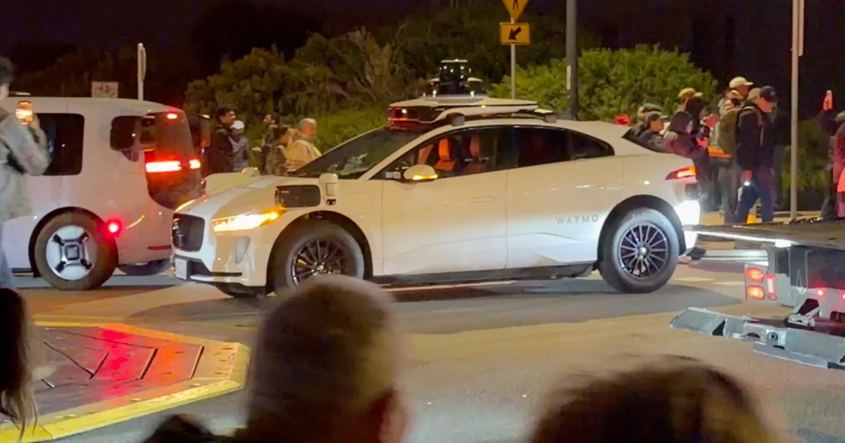 260705-san-francisco-waymo-stranded-rc-1142p-a8b951.jpg