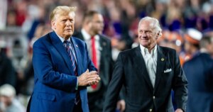 260712-donald-trump-henry-mcmaster-vl-1049a-994f40.jpg