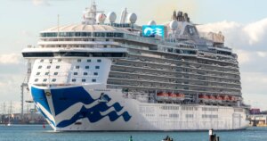 260713-regal-princess-cruise-ship-ew-640p-5f88f3.jpg