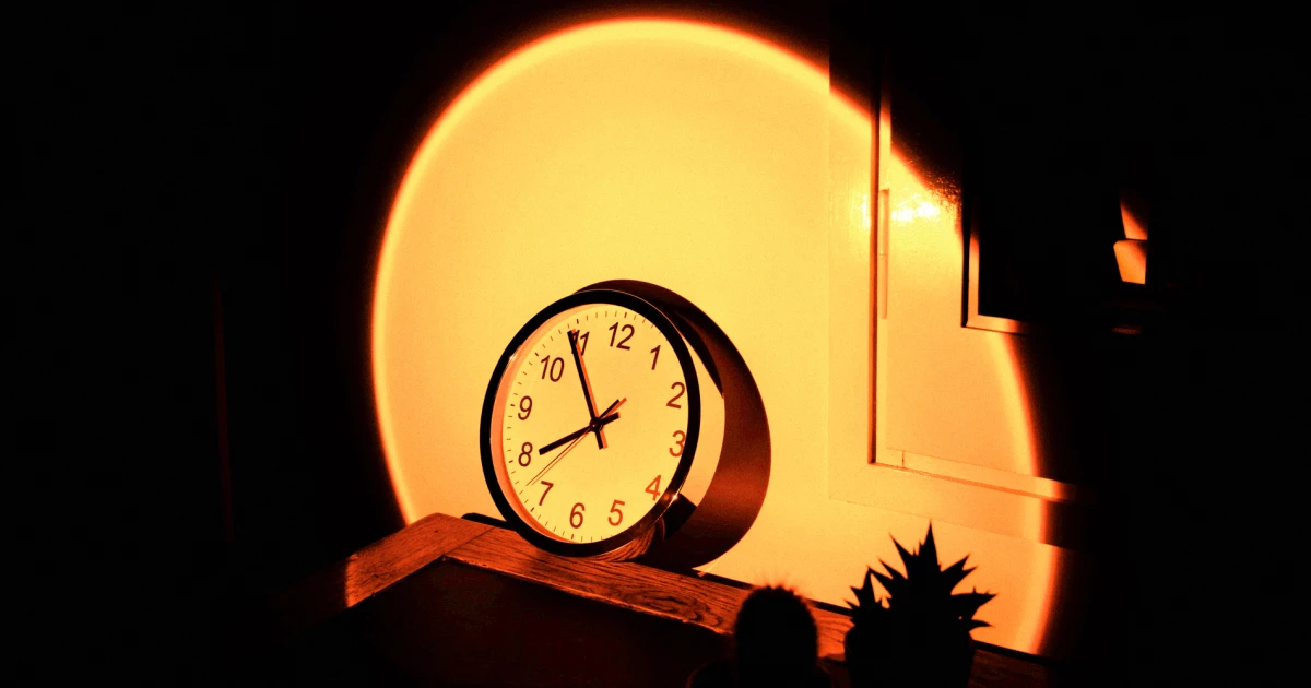 260714-daylight-savings-time-clock-wall-vl-344p-c2cfed.jpg