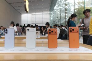 Apple-passes-5-trillion-valuation-mark.jpg