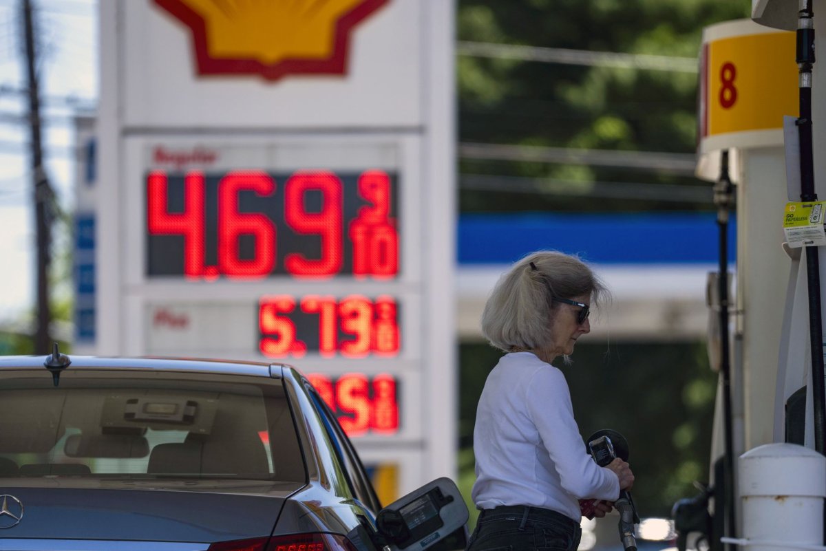Average-gas-price-hits-4-again-in-US-as-Iran-war-intensifies.jpg