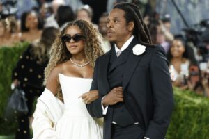 Beyonce-Blue-Ivy-take-stage-at-Jay-Zs-Yankee-Stadium-show.jpg