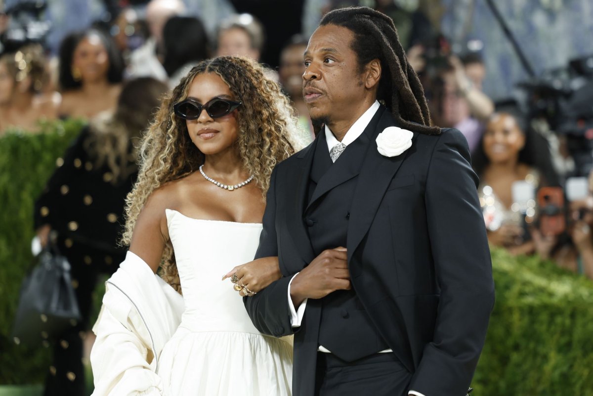 Beyonce-Blue-Ivy-take-stage-at-Jay-Zs-Yankee-Stadium-show.jpg