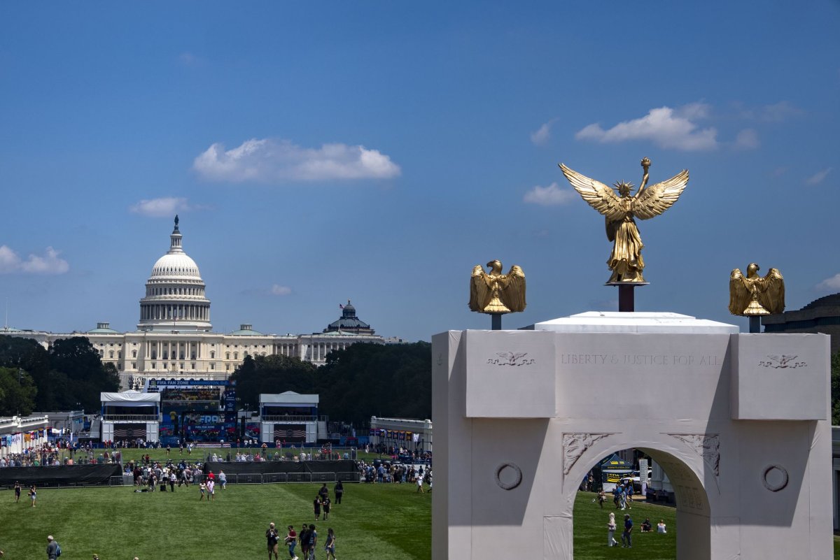 DC-planning-panel-advances-plans-for-Trumps-triumphal-arch.jpg
