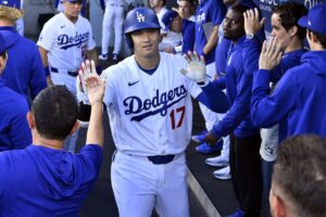 Dodgers-Shohei-Ohtani-clubs-300th-career-home-run.jpg