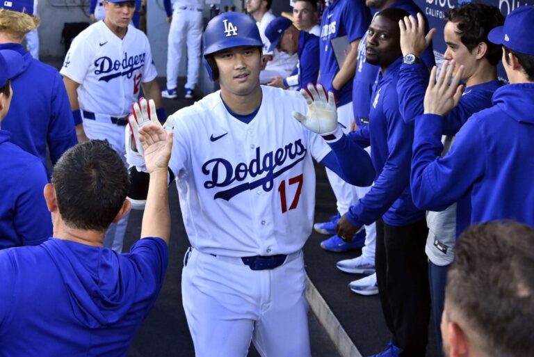 Dodgers-Shohei-Ohtani-clubs-300th-career-home-run.jpg