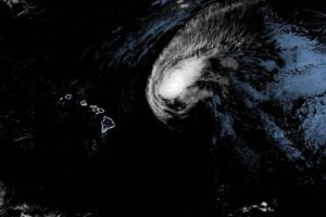 Fausto-brings-large-dangerous-surf-to-Hawaii.jpg