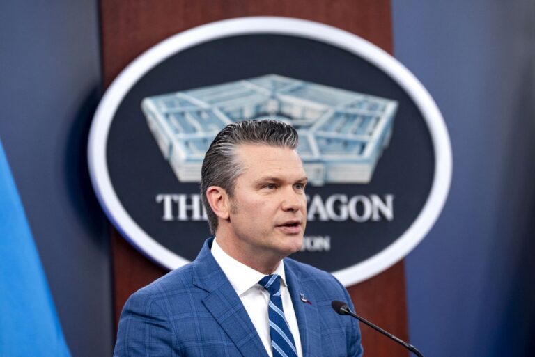 Judge-blocks-Pentagon-reporter-escort-policy.jpg
