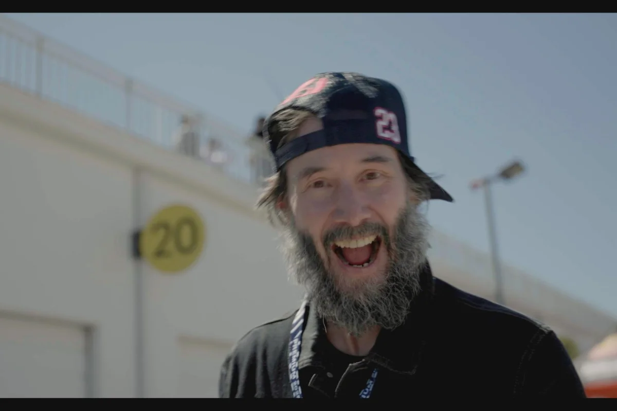 Keanu-Reeves-Gard-Hollinger-enjoy-small-ARCH-Racing-victories.jpg