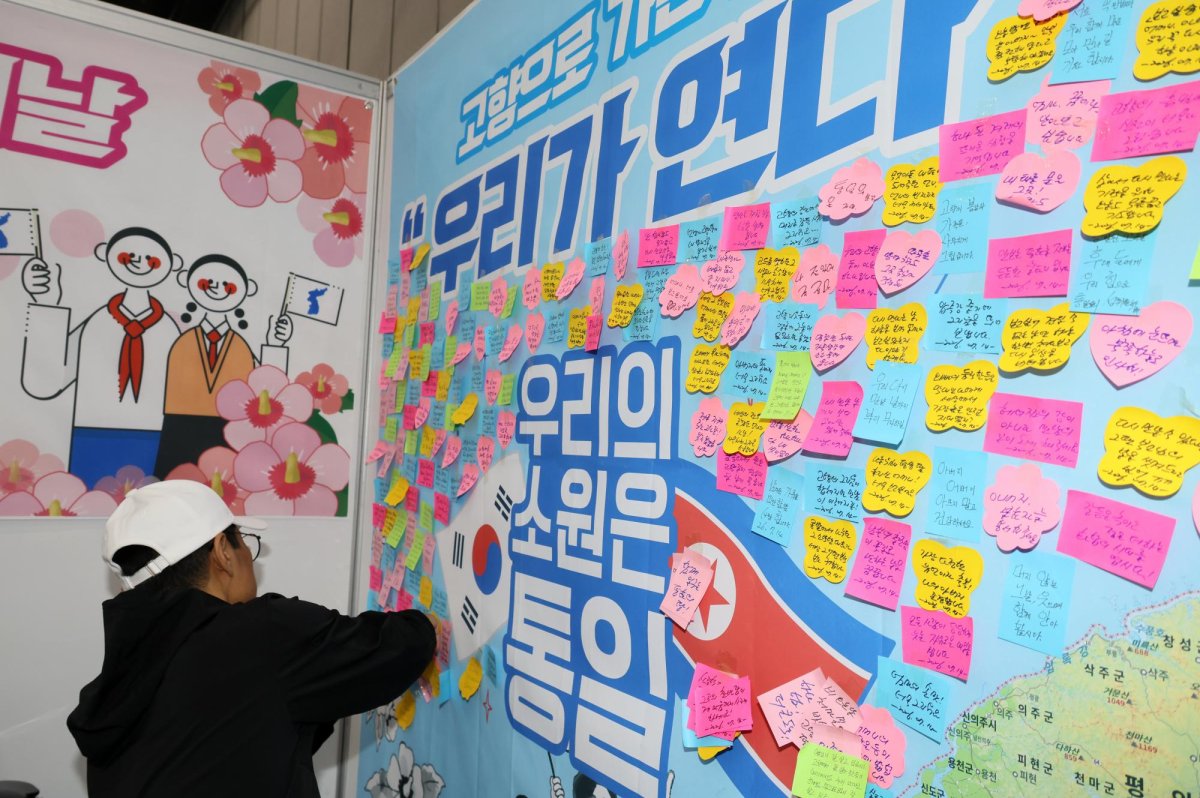 Lee-says-understanding-N-Korean-born-citizens-special-asset-for-2-Koreas-future.jpg