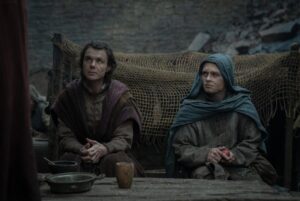 Matthew-Needham-Aegon-tests-Larys-patience-in-Dragon-S3.jpg
