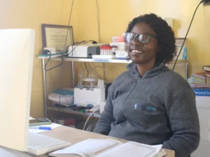 Noreen-Chimanya-a-nurse-working-at-a-telehealth-centre-in-Nyazura-Zimbabwe-Farai-Shawn-MatiasheAl-Ja.webp