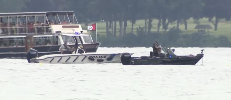 Police-3-children-killed-in-Wisconsin-capsize-found-in-sunken-boat.jpg