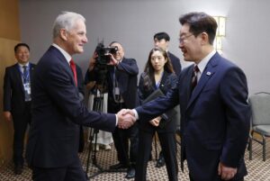 S-Koreas-Lee-Norway-PM-Store-discuss-deepening-cooperation-in-security-technology.jpg