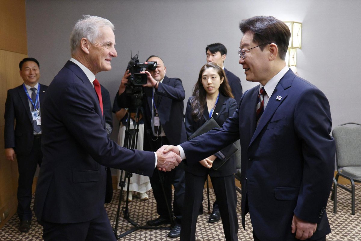 S-Koreas-Lee-Norway-PM-Store-discuss-deepening-cooperation-in-security-technology.jpg