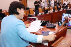 South-Korea-panel-opens-without-main-opposition.jpg