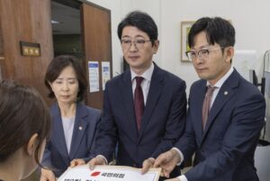 South-Korean-parties-clash-over-online-falsehood-law.jpg