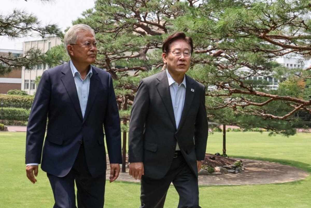 South-Koreas-Lee-heads-to-NATO-summit-Mongolia.jpg