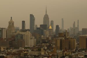 Thick-hazardous-wildfire-smoke-spreads-from-Great-Lakes-to-East-Coast.jpg