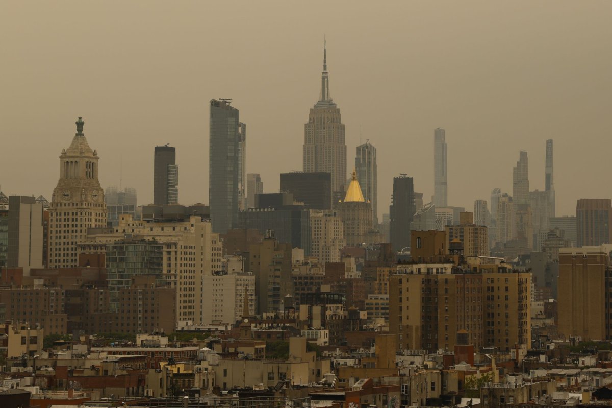 Thick-hazardous-wildfire-smoke-spreads-from-Great-Lakes-to-East-Coast.jpg