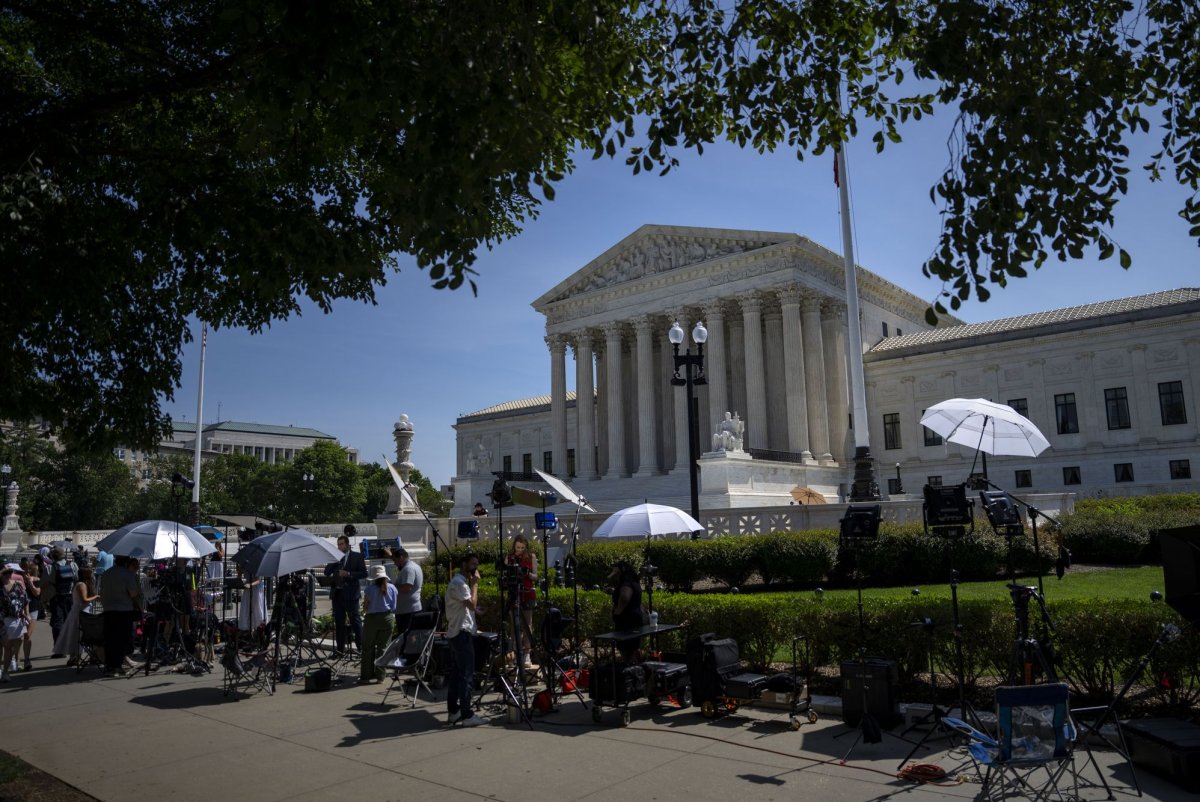 Trump-asks-high-court-to-allow-him-to-restrict-mail-in-voting.jpg