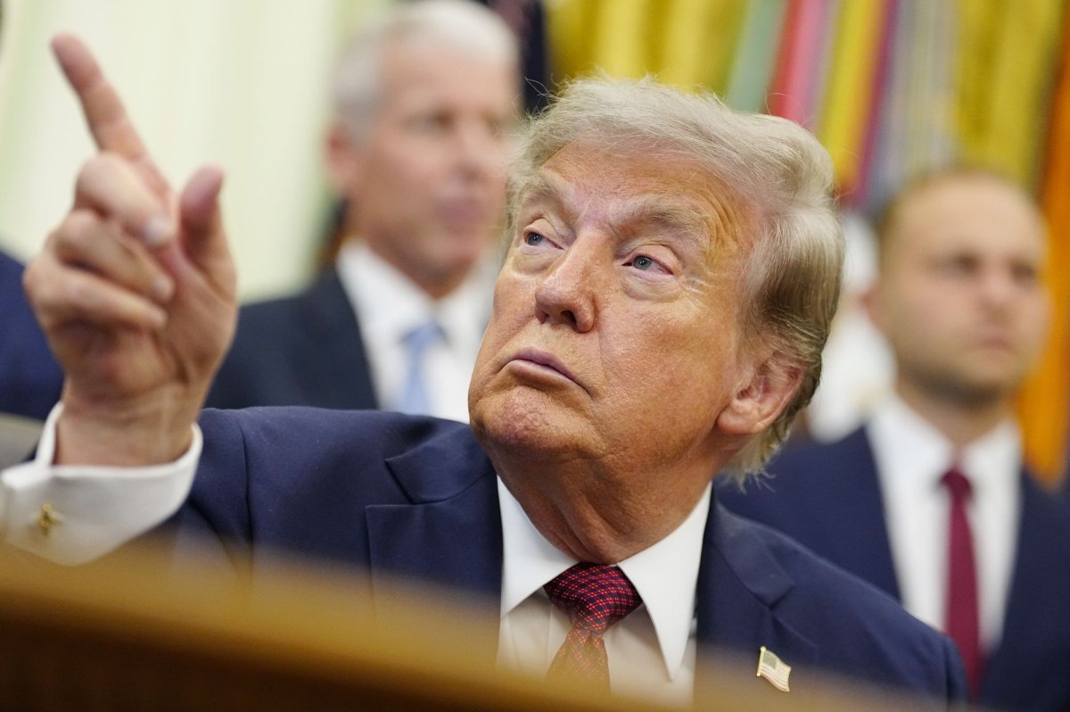 Trump-orders-Smithsonian-to-post-signs-about-inaccurate-history.jpg