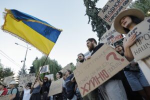 Zelensky-dismisses-Ukrainian-military-leader-after-protests.jpg