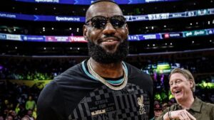 lebronjamesliverpool-tn-65651784780351.jpg