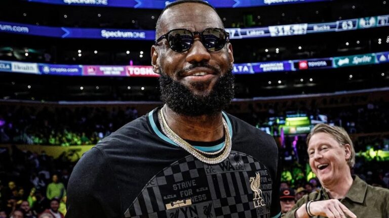 lebronjamesliverpool-tn-65651784780351.jpg
