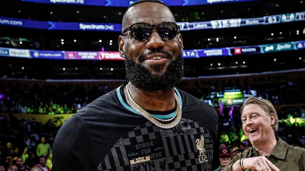 lebronjamesliverpool-tn-65651784780351.jpg