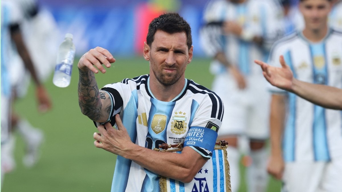 messi-black-armband-88691783819592.jpg