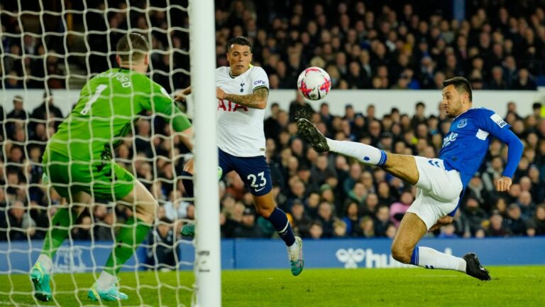 spurs-24001784728654.jpg