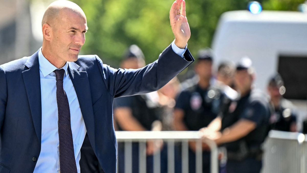 zidane-44661785242960.jpg