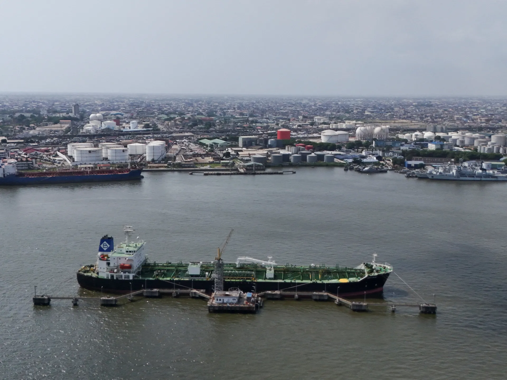 2025-12-02T185800Z_1303683200_RC2E8IAYBRWS_RTRMADP_3_NIGERIA-ECONOMY-1786874772.jpg