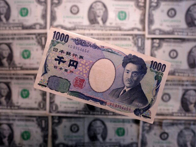 2026-08-02T011055Z_1140300478_RC2DGDAQSI8M_RTRMADP_3_JAPAN-YEN-1785827385.jpg