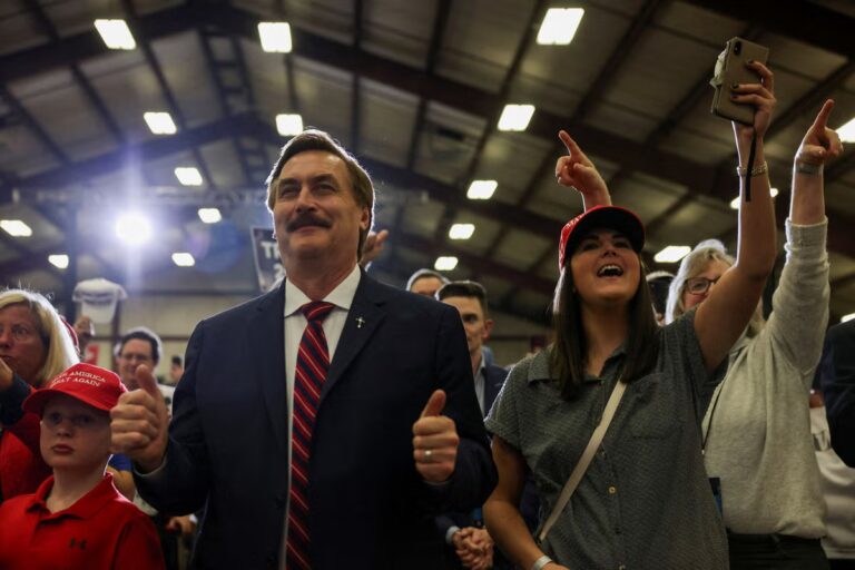 2026-08-11T060008Z_1954719477_RC2WB5ACQXEL_RTRMADP_3_USA-ELECTION-TRUMP.JPG