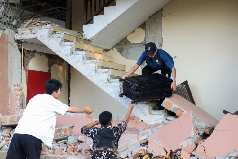 2026-08-15T013810Z_1513030047_RC2PYMA8KQUY_RTRMADP_3_INDONESIA-QUAKE.JPG