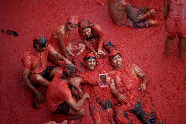 2026-08-26T125737Z_549687659_RC2C6NAWY7TG_RTRMADP_3_SPAIN-CULTURE-TOMATO-FIGHT.JPG
