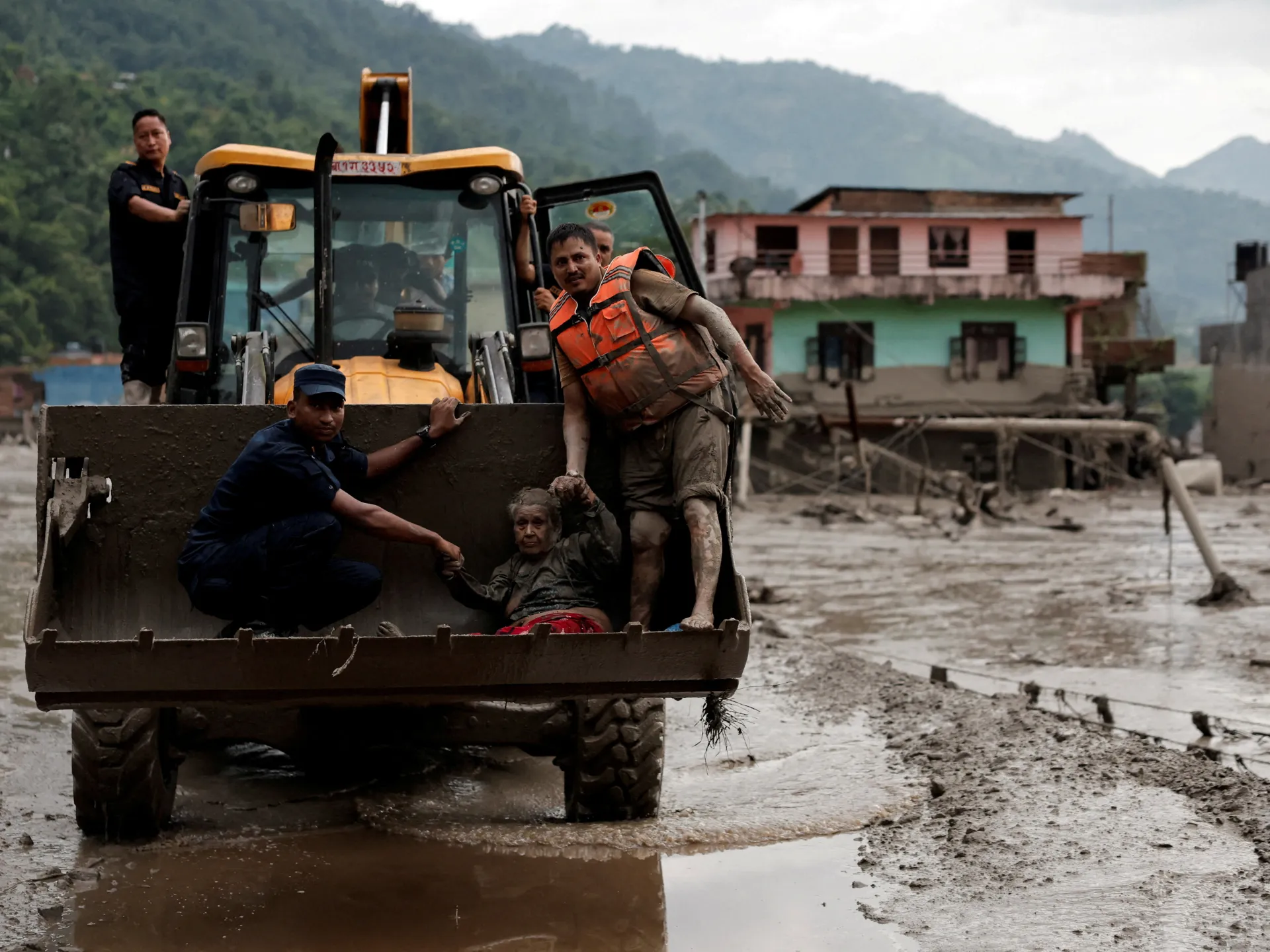 2026-08-27T004248Z_13831542_RC2A6NA5OWA5_RTRMADP_3_NEPAL-FLOODS-1787794347.jpg